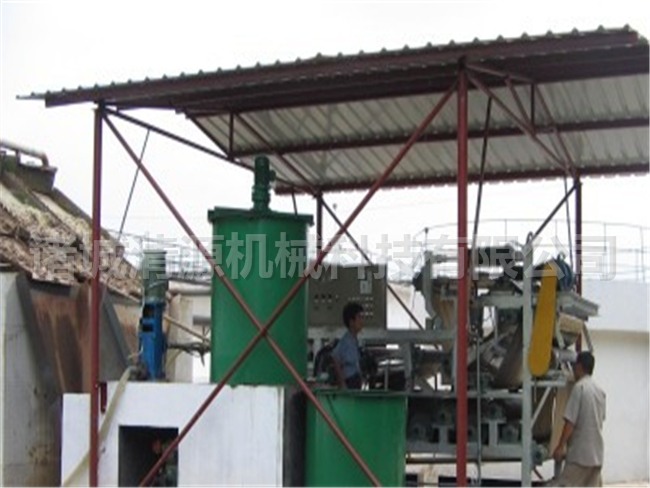 帶式污泥壓濾機安裝現場(chǎng)