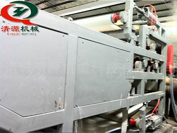 樂(lè )山綠果林雙網(wǎng)濃縮擠漿機現場(chǎng)